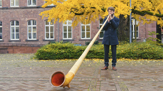 Alphorn statt Algorithmus - Weihnachtsmarkt im Ehrenhof